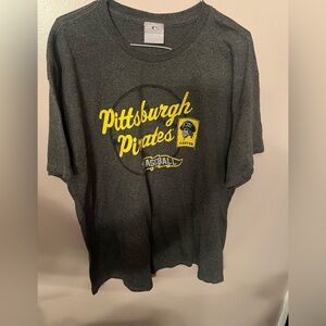Pittsburgh Pirates Men’s Graphic Tee - Gray & Yellow Pre Owned Size XL